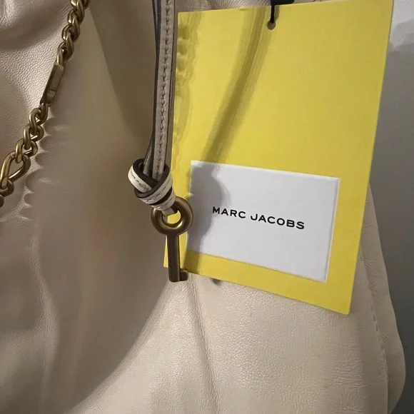 Marc Jacob’s The Cristina Tote - Picture 8 of 11